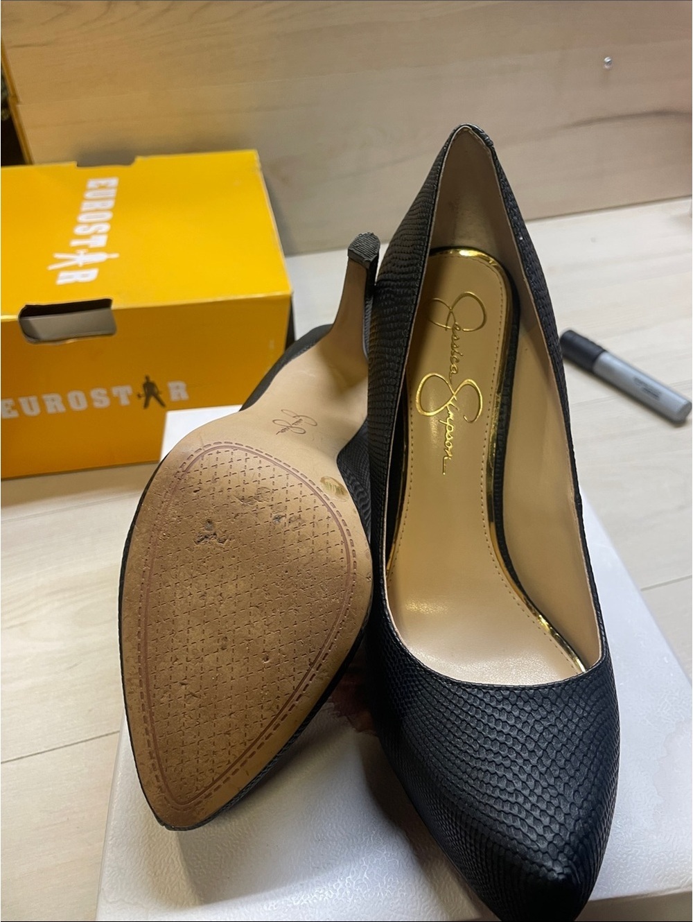 Black Textured Pointed-Toe Women's Pumps #592